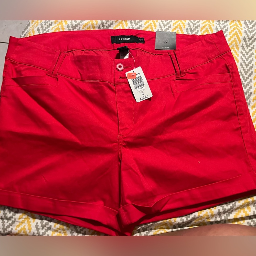 Green Avenue (20) Red& Blue Torrid (20) Blackminiskirt Torrid22) fits like a 20